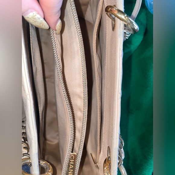 CHANEL Caviar GST (Beige) - Picture 10 of 17